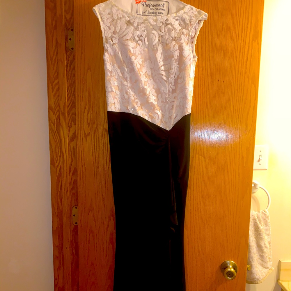 Dress with lace